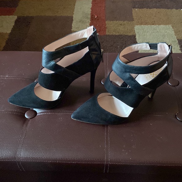 Vince Camuto Black Heels (E)